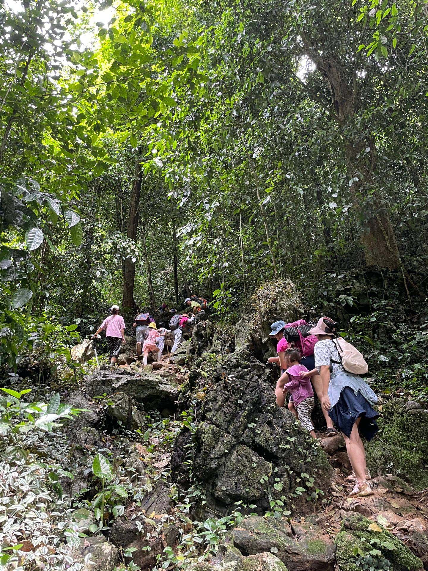 Độc lạ ngôi làng 