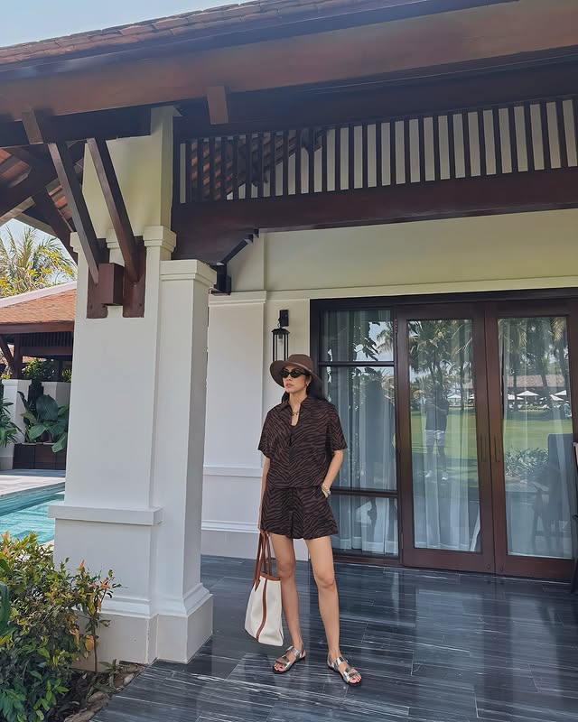 Mặc đồ họa tiết điệu nghệ như Tăng Thanh Hà: Vẻ ngoài rất nổi bật nhưng cũng đầy sang trọng- Ảnh 2.