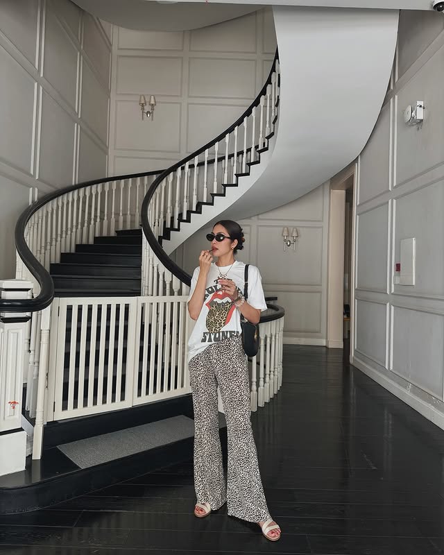 Mặc đồ họa tiết điệu nghệ như Tăng Thanh Hà: Vẻ ngoài rất nổi bật nhưng cũng đầy sang trọng- Ảnh 1.