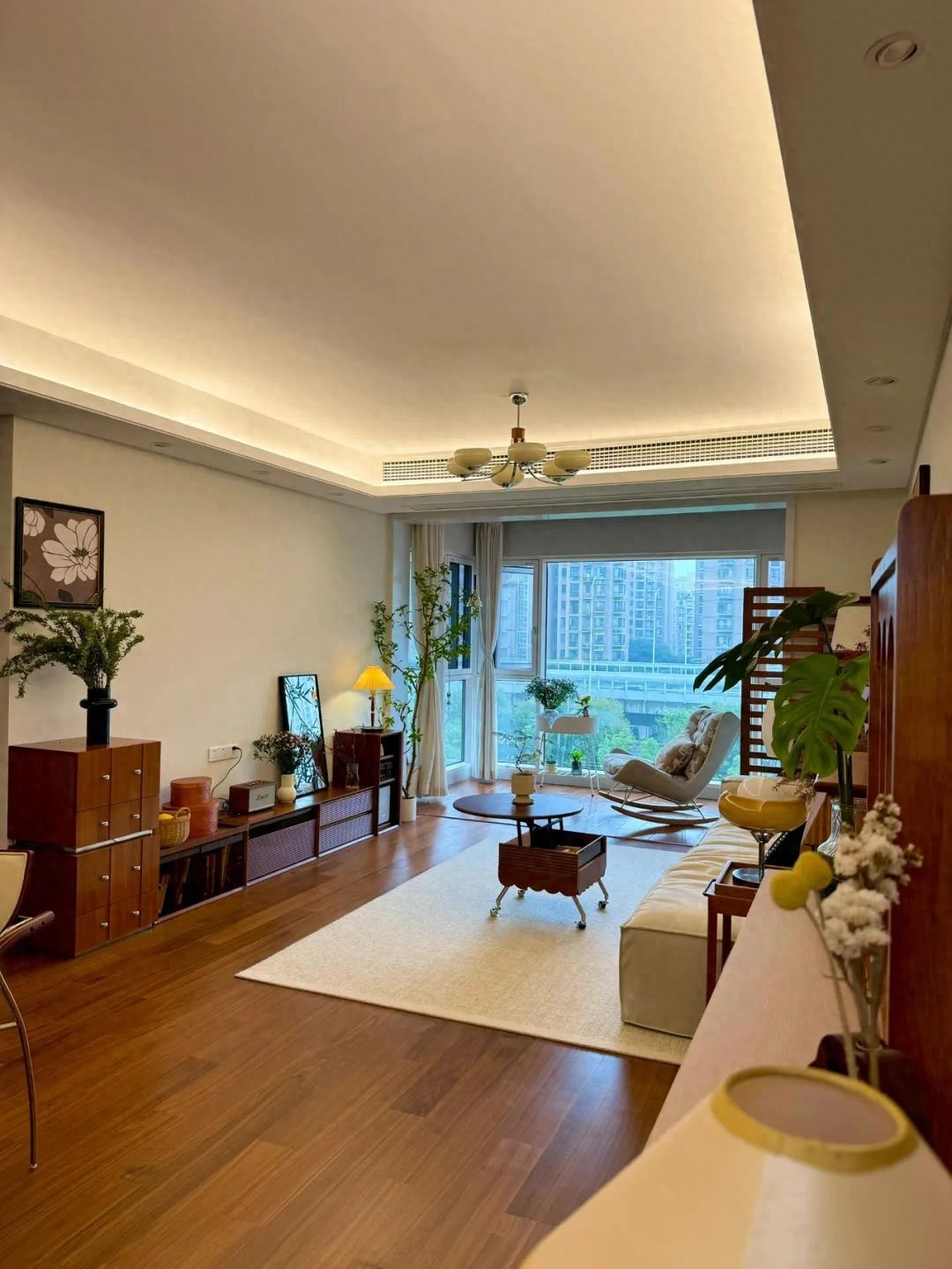 Chi 360 triệu đồng trang trí nhà mới, cặp đôi khiến ai đến thăm cũng không dám "ngồi" vì… quá sạch- Ảnh 1.