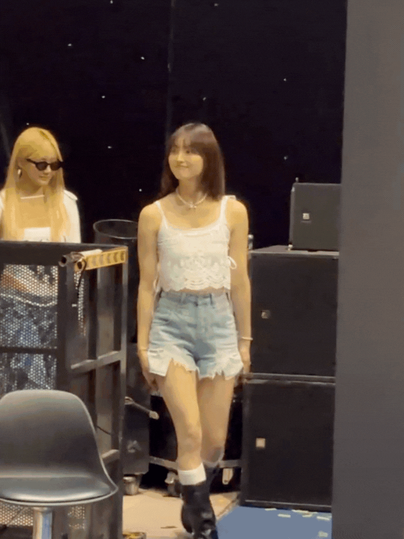 Nhóm nhạc toàn "soái tỷ" cực xinh trong lần thứ 6 đến Việt Nam, "nữ thần fancam" vẫn gây thương nhớ như ngày nào!- Ảnh 1.