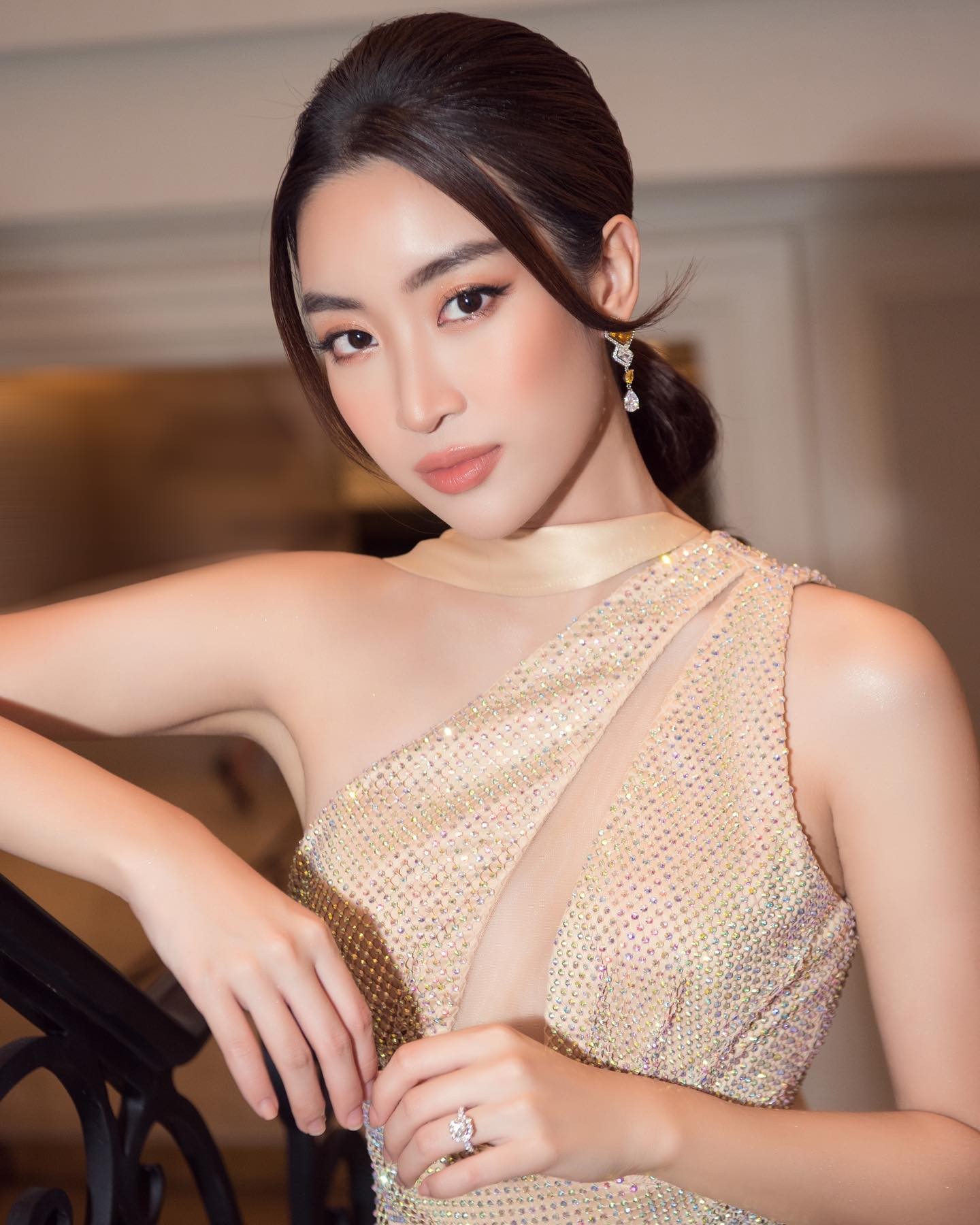 7 “bàn tay ngọc” của showbiz Việt: Số 1 đúng chuẩn tay phu nhân, muốn khổ cũng khó- Ảnh 1.