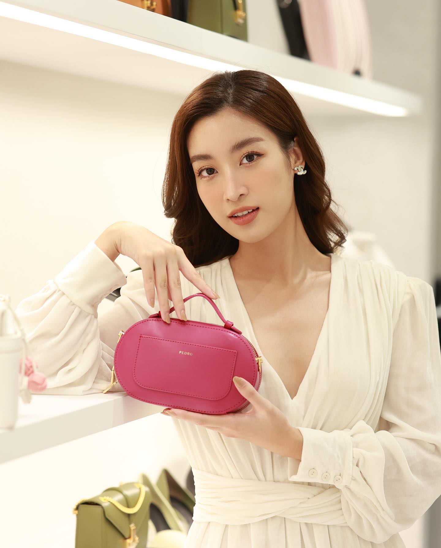 7 “bàn tay ngọc” của showbiz Việt: Số 1 đúng chuẩn tay phu nhân, muốn khổ cũng khó- Ảnh 3.