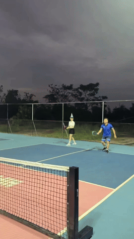 Phương Oanh trắng phát sáng trên sân pickleball, mẹ bỉm 2 con mà body nuột nà quá, netizen rần rần “xin vía” nhan sắc- Ảnh 4.