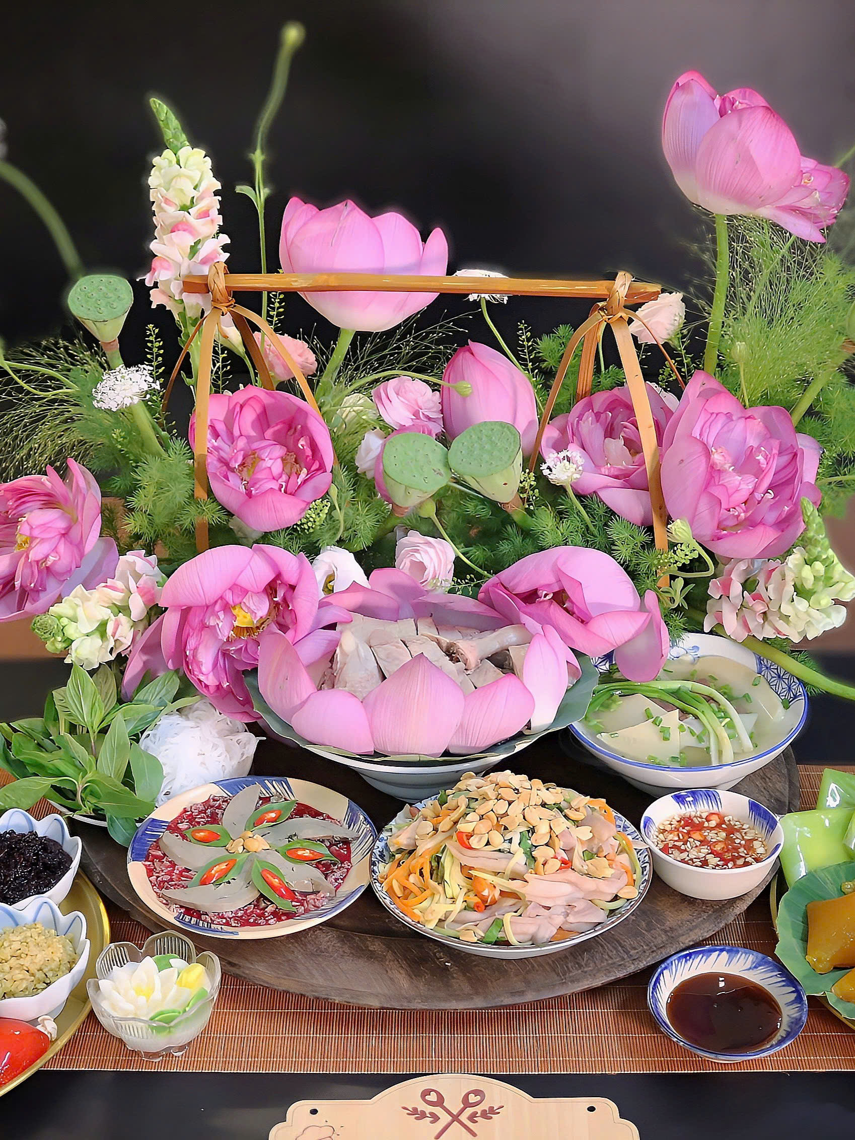 Ngắm mâm cỗ vịt dịp Tết Đoan Ngọ "tuyệt đối ngon, tuyệt đối điện ảnh" của mẹ đảm Hà Nội- Ảnh 1.