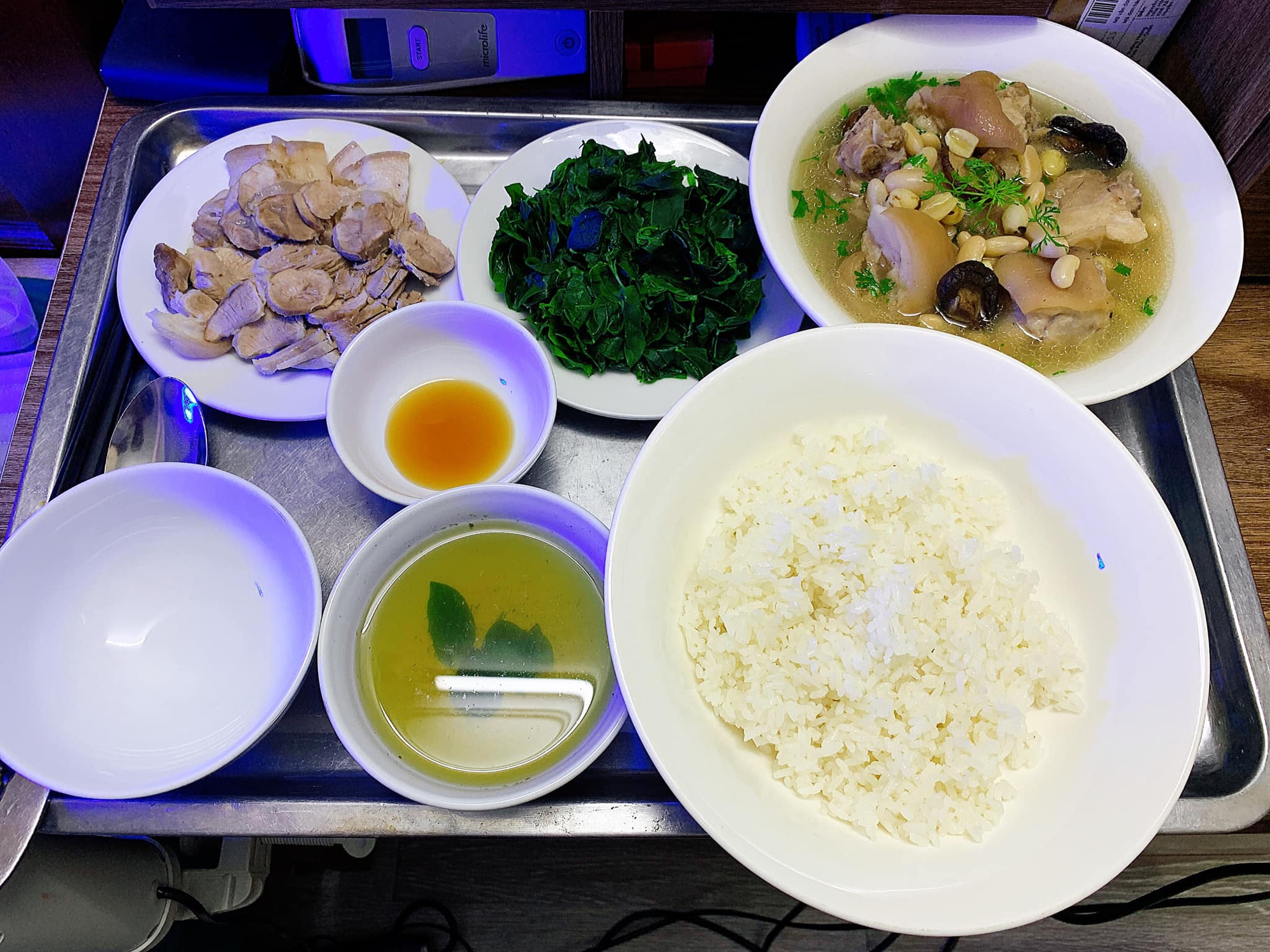 Ông bố 25 tuổi nấu cơm cữ cho vợ: "Anh không giỏi nhiều việc nhưng anh sẽ cố gắng làm tốt điều anh giỏi nhất!"- Ảnh 7.