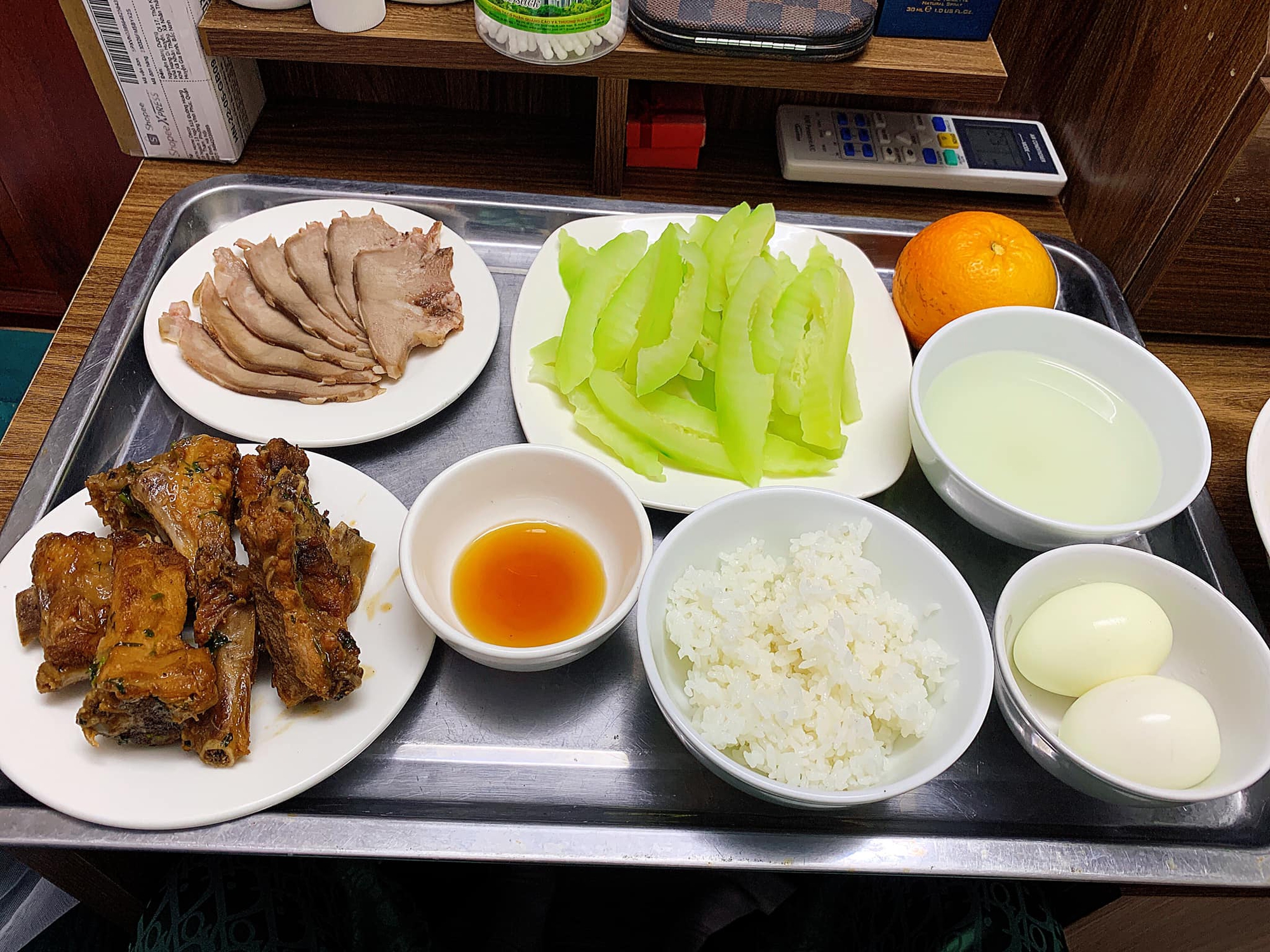 Ông bố 25 tuổi nấu cơm cữ cho vợ: "Anh không giỏi nhiều việc nhưng anh sẽ cố gắng làm tốt điều anh giỏi nhất!"- Ảnh 3.