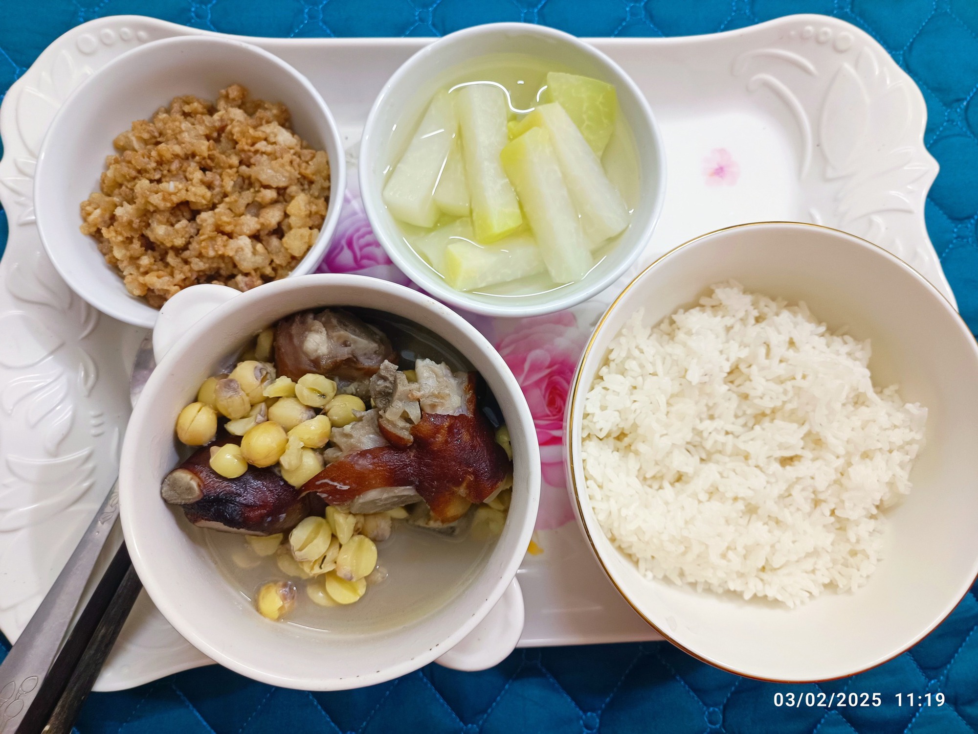 Cô gái Bắc Bling (Bắc Ninh) cùng cơm cữ từ bố mẹ chồng: Lấy chồng là trúng lớn!- Ảnh 16. Cô gái Bắc Bling (Bắc Ninh) cùng cơm cữ từ bố mẹ chồng: Lấy chồng là trúng lớn!- Ảnh 16.