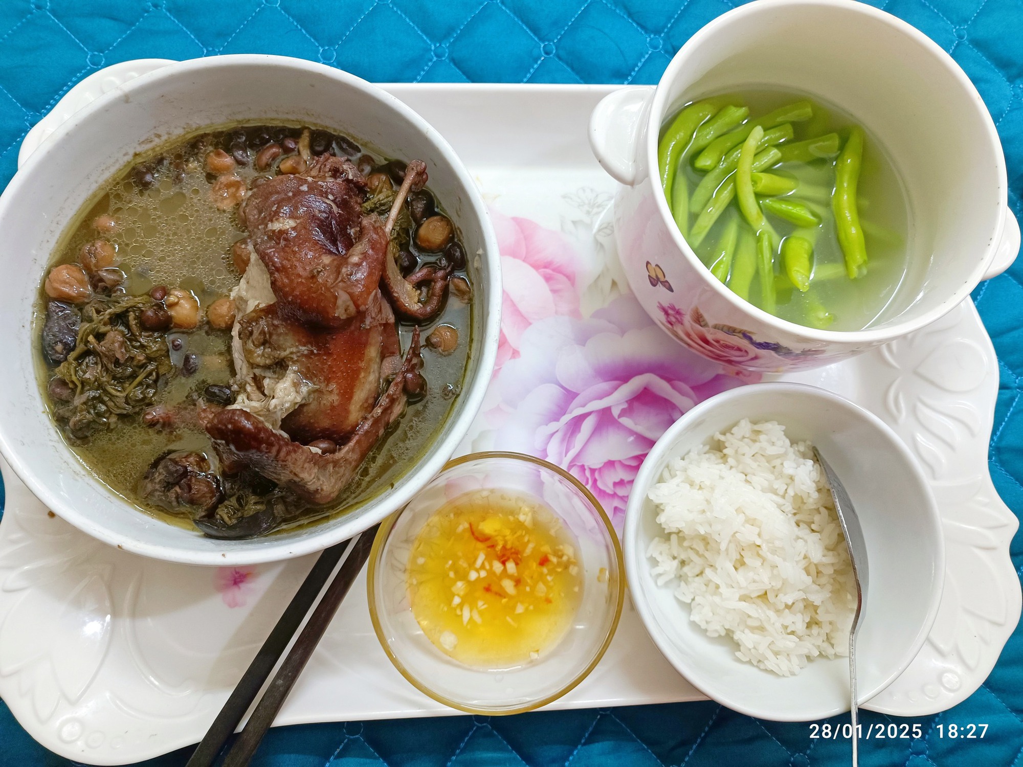 Cô gái Bắc Bling (Bắc Ninh) cùng cơm cữ từ bố mẹ chồng: Lấy chồng là trúng lớn!- Ảnh 12. Cô gái Bắc Bling (Bắc Ninh) cùng cơm cữ từ bố mẹ chồng: Lấy chồng là trúng lớn!- Ảnh 12.