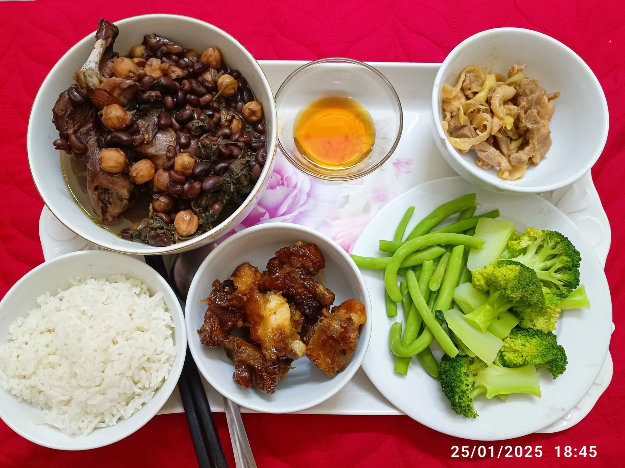 Cô gái Bắc Bling (Bắc Ninh) cùng cơm cữ từ bố mẹ chồng: Lấy chồng là trúng lớn!- Ảnh 10. Cô gái Bắc Bling (Bắc Ninh) cùng cơm cữ từ bố mẹ chồng: Lấy chồng là trúng lớn!- Ảnh 10.