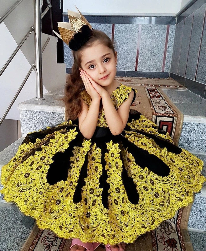 Bé gái sở hữu nhan sắc tựa công chúa xé truyện bước ra, bố nghỉ việc lương cao để ở nhà làm vệ sĩ riêng- Ảnh 2.