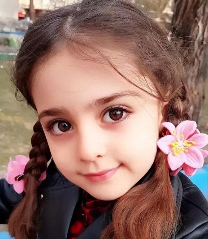 Bé gái sở hữu nhan sắc tựa công chúa xé truyện bước ra, bố nghỉ việc lương cao để ở nhà làm vệ sĩ riêng- Ảnh 4.