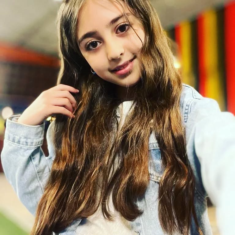 Bé gái sở hữu nhan sắc tựa công chúa xé truyện bước ra, bố nghỉ việc lương cao để ở nhà làm vệ sĩ riêng- Ảnh 14.