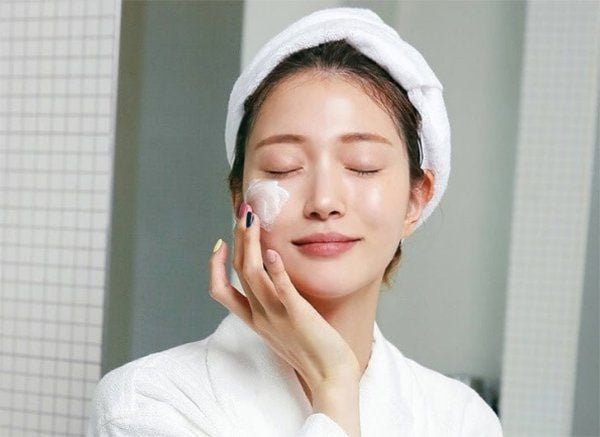 Ngoài chống già, kem chống nắng đang làm rất tốt 2 việc, xứng đáng "vật bất ly thân" giúp chị em trẻ khỏe thật lâu- Ảnh 1. Ngoài chống già, kem chống nắng đang làm rất tốt 2 việc, xứng đáng "vật bất ly thân" giúp chị em trẻ khỏe thật lâu- Ảnh 1.