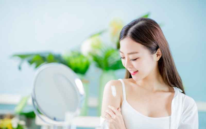 Ngoài chống già, kem chống nắng đang làm rất tốt 2 việc, xứng đáng "vật bất ly thân" giúp chị em trẻ khỏe thật lâu- Ảnh 3. Ngoài chống già, kem chống nắng đang làm rất tốt 2 việc, xứng đáng "vật bất ly thân" giúp chị em trẻ khỏe thật lâu- Ảnh 3.