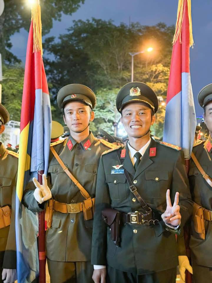 Lê Hoàng Hiệp vẫn cực hot dù đã hết "concert quốc gia": Không ngờ mặc sơ mi trắng lại "soái ca" đến mức này- Ảnh 6.