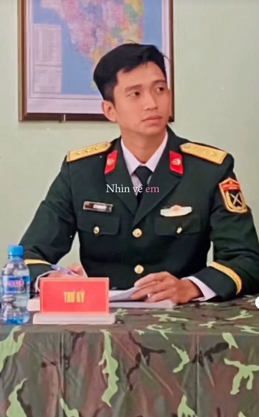 Lê Hoàng Hiệp vẫn cực hot dù đã hết "concert quốc gia": Không ngờ mặc sơ mi trắng lại "soái ca" đến mức này- Ảnh 9.