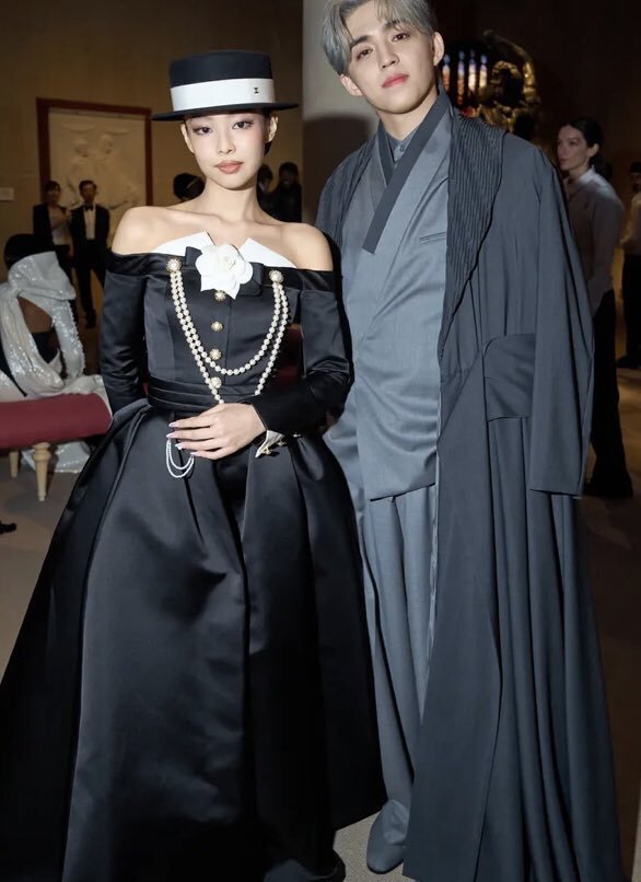Nam nghệ sĩ Hàn Quốc bị truyền thông quốc tế la ó, thờ ơ tại Met Gala 2025 là ai?- Ảnh 7.