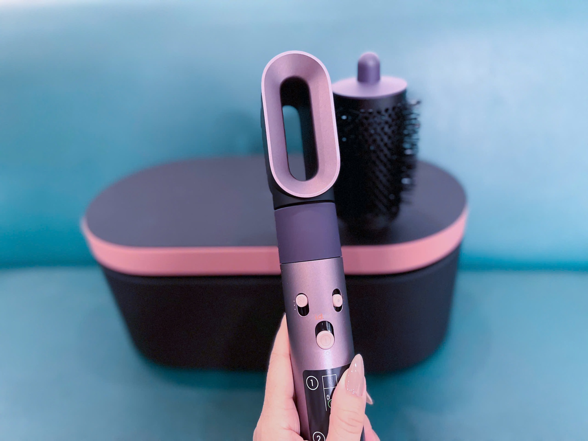 Trải nghiệm thực tế với Dyson Airwrap i.d.™ màu Jasper Plum: Đẹp, thông minh nhưng cần thời gian làm quen- Ảnh 2.