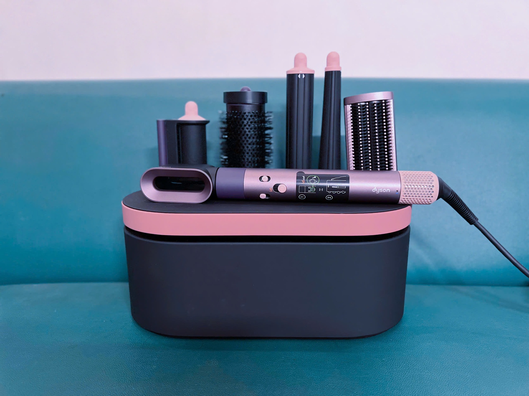 Trải nghiệm thực tế với Dyson Airwrap i.d.™ màu Jasper Plum: Đẹp, thông minh nhưng cần thời gian làm quen- Ảnh 5.