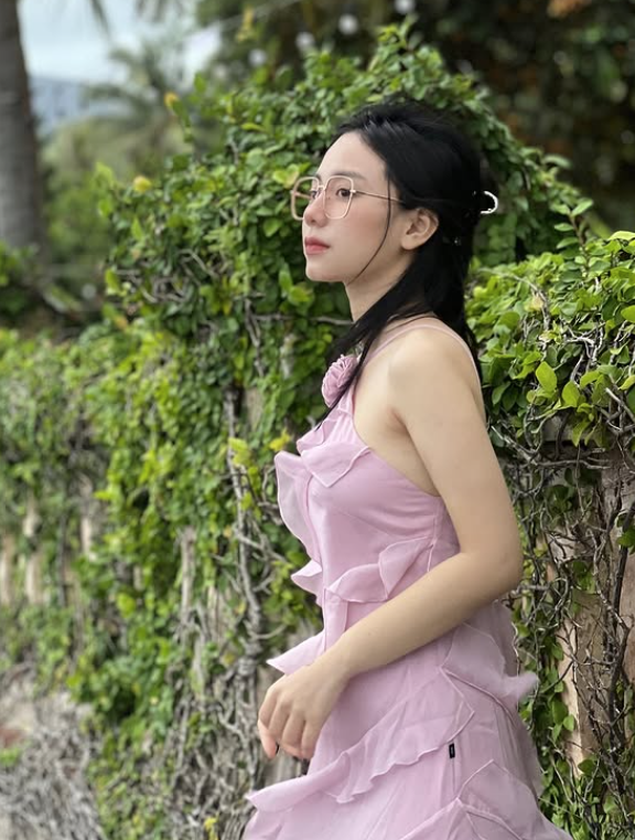 Hiện tượng mạng "cô giáo Vật lý Minh Thu" trở lại sau ồn ào, tự tin "flex" trình độ ngoại ngữ mượt mà - Ảnh 4.