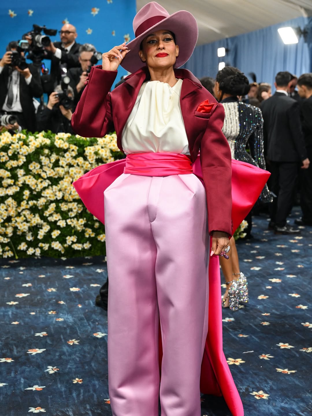 Met Gala 2025: Marc Jacobs, Tory Burch, Boss, Chopard... làm chủ cuộc chơi của "Tinh hoa sắc tộc"- Ảnh 3.
