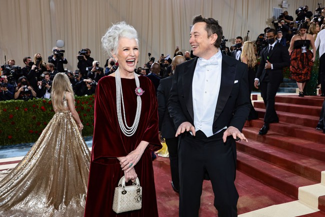 3 lời khuyên nuôi dạy con cái từ Maye Musk – người mẹ đơn thân nuôi dạy tỷ phú Elon Musk- Ảnh 1.