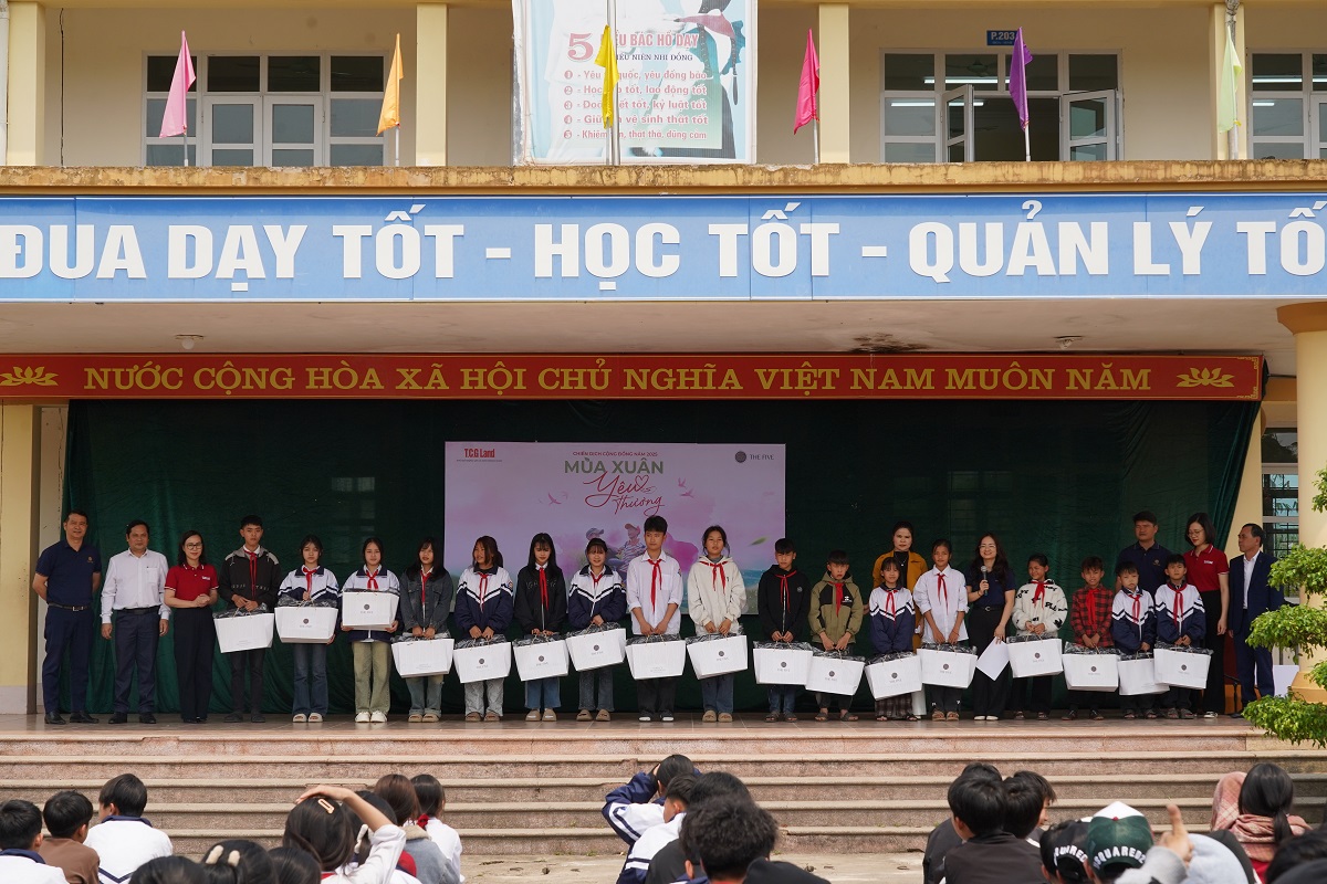 The Five xây dựng phòng máy tính cho học sinh vùng cao Quảng Ninh- Ảnh 3. The Five xây dựng phòng máy tính cho học sinh vùng cao Quảng Ninh- Ảnh 3.