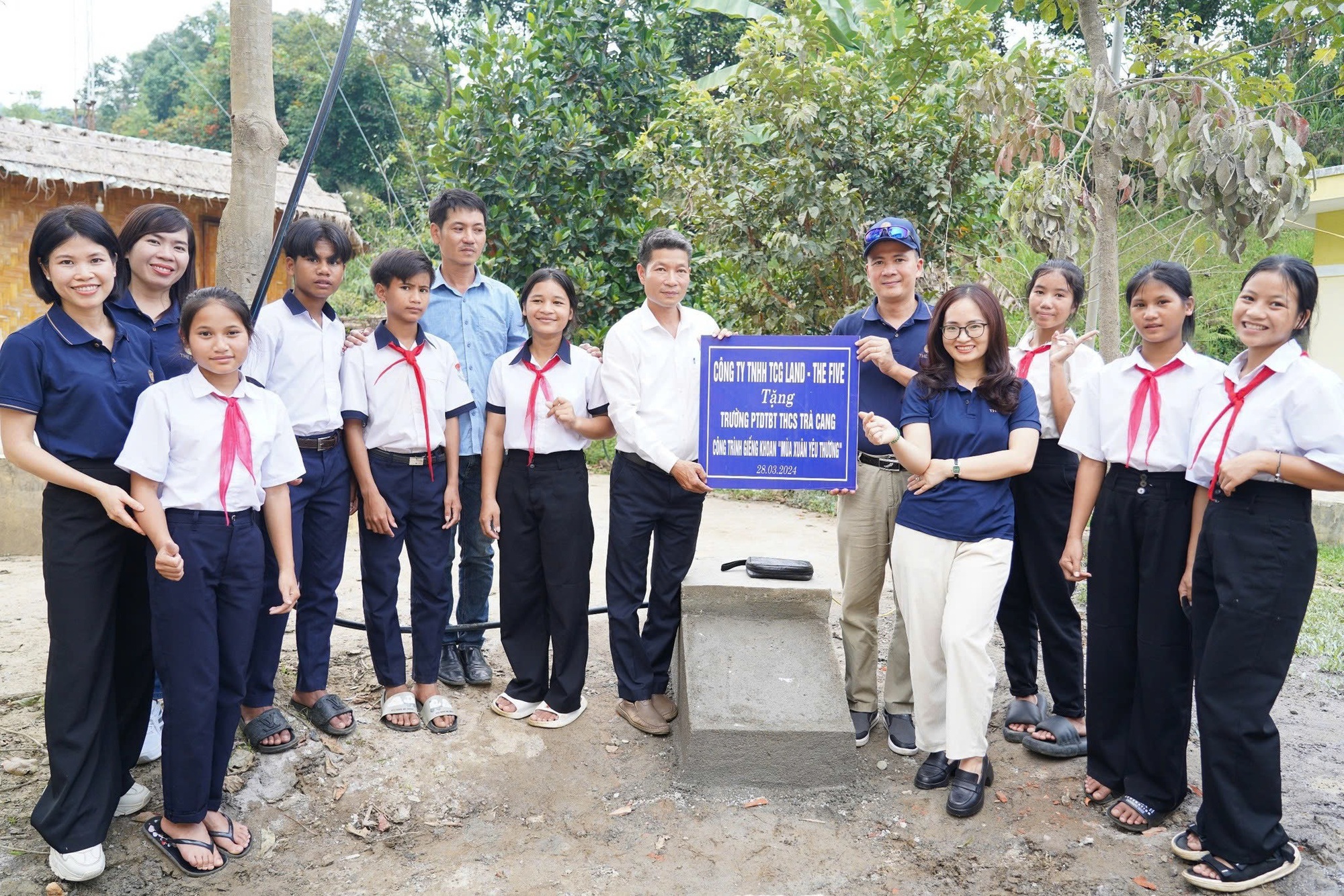 The Five xây dựng phòng máy tính cho học sinh vùng cao Quảng Ninh- Ảnh 5. The Five xây dựng phòng máy tính cho học sinh vùng cao Quảng Ninh- Ảnh 5.
