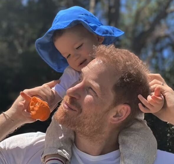 Meghan đăng ảnh mừng sinh nhật 6 tuổi của Hoàng tử Archie, có một chi tiết khiến ai cũng thắc mắc- Ảnh 2.