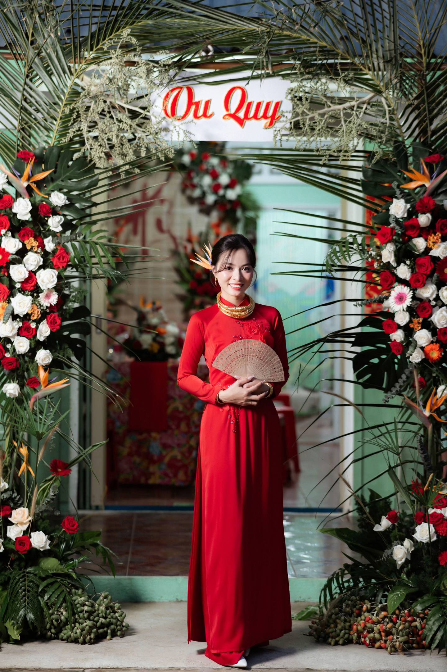Cô dâu miền Tây tự tay làm cổng cưới, trang trí hoa tươi từ trong ra ngoài: Đẹp mỹ mãn nhưng giá rẻ bất ngờ- Ảnh 2.