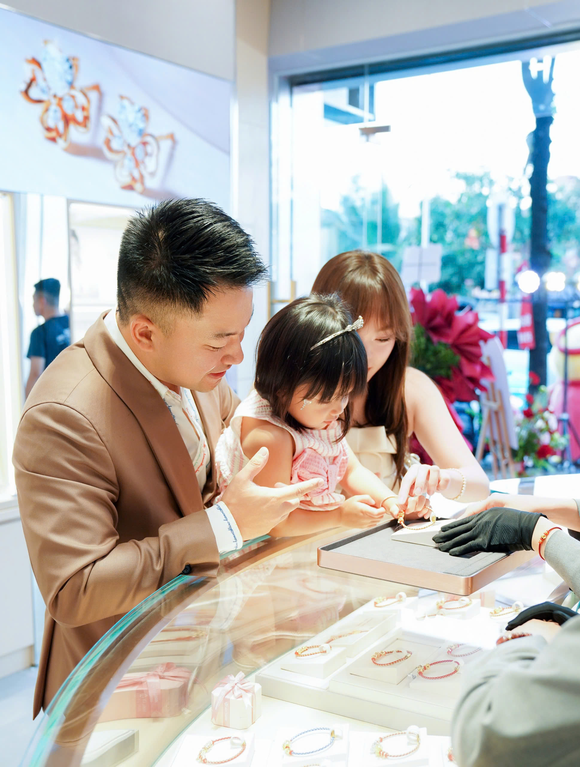 Giá vàng lên cao, người mua nên chú ý điều gì để chọn sản phẩm phù hợp- Ảnh 2.