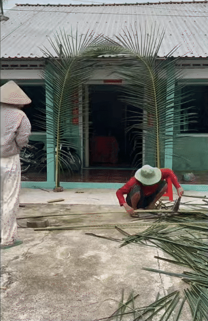 Cô dâu miền Tây tự tay làm cổng cưới, trang trí hoa tươi từ trong ra ngoài: Đẹp mỹ mãn nhưng giá rẻ bất ngờ- Ảnh 4.