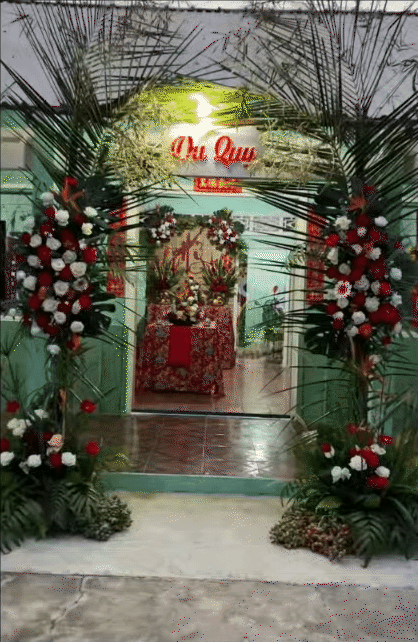 Cô dâu miền Tây tự tay làm cổng cưới, trang trí hoa tươi từ trong ra ngoài: Đẹp mỹ mãn nhưng giá rẻ bất ngờ- Ảnh 9.