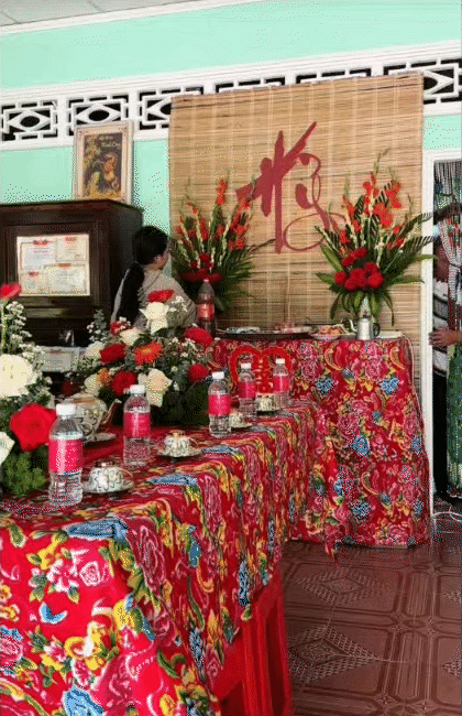 Cô dâu miền Tây tự tay làm cổng cưới, trang trí hoa tươi từ trong ra ngoài: Đẹp mỹ mãn nhưng giá rẻ bất ngờ- Ảnh 7.