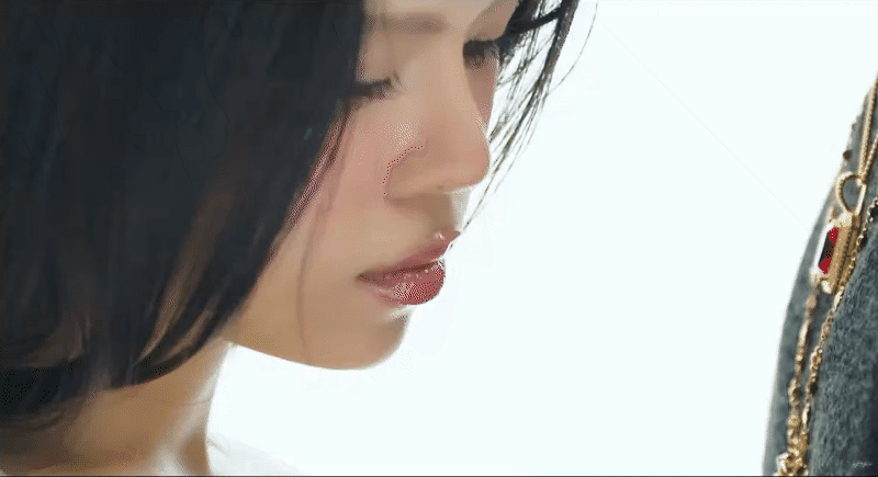 MV mới của tlinh có gì gây sốc đến mức dán nhãn 16+?- Ảnh 3. MV mới của tlinh có gì gây sốc đến mức dán nhãn 16+?- Ảnh 3.