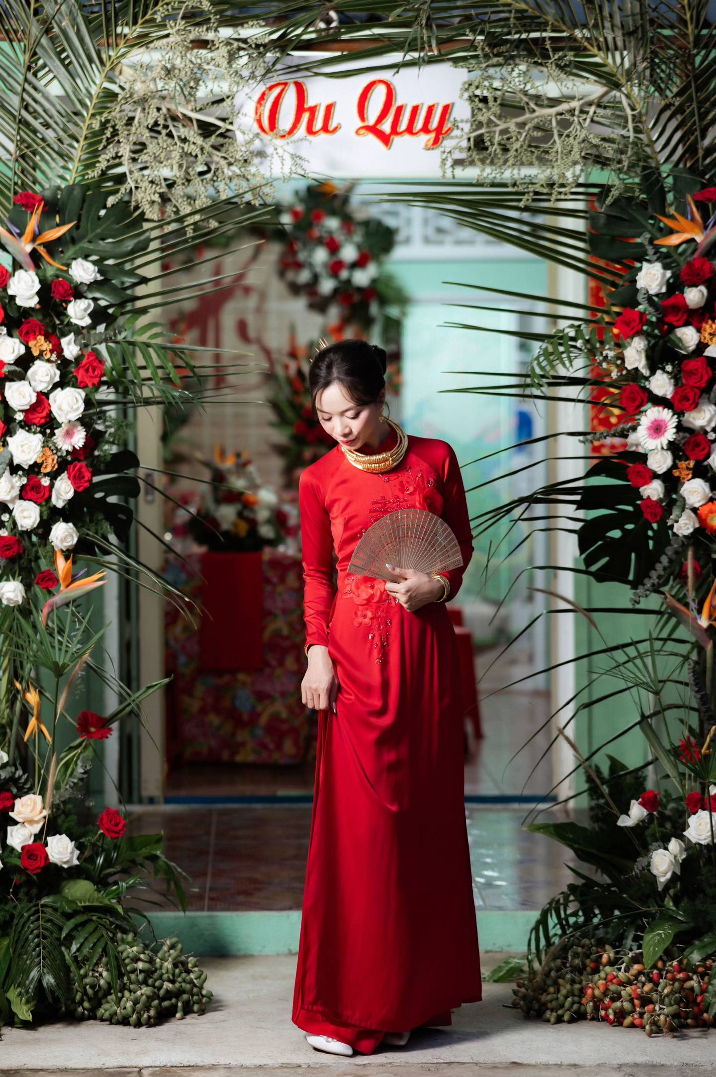 Cô dâu miền Tây tự tay làm cổng cưới, trang trí hoa tươi từ trong ra ngoài: Đẹp mỹ mãn nhưng giá rẻ bất ngờ- Ảnh 1.