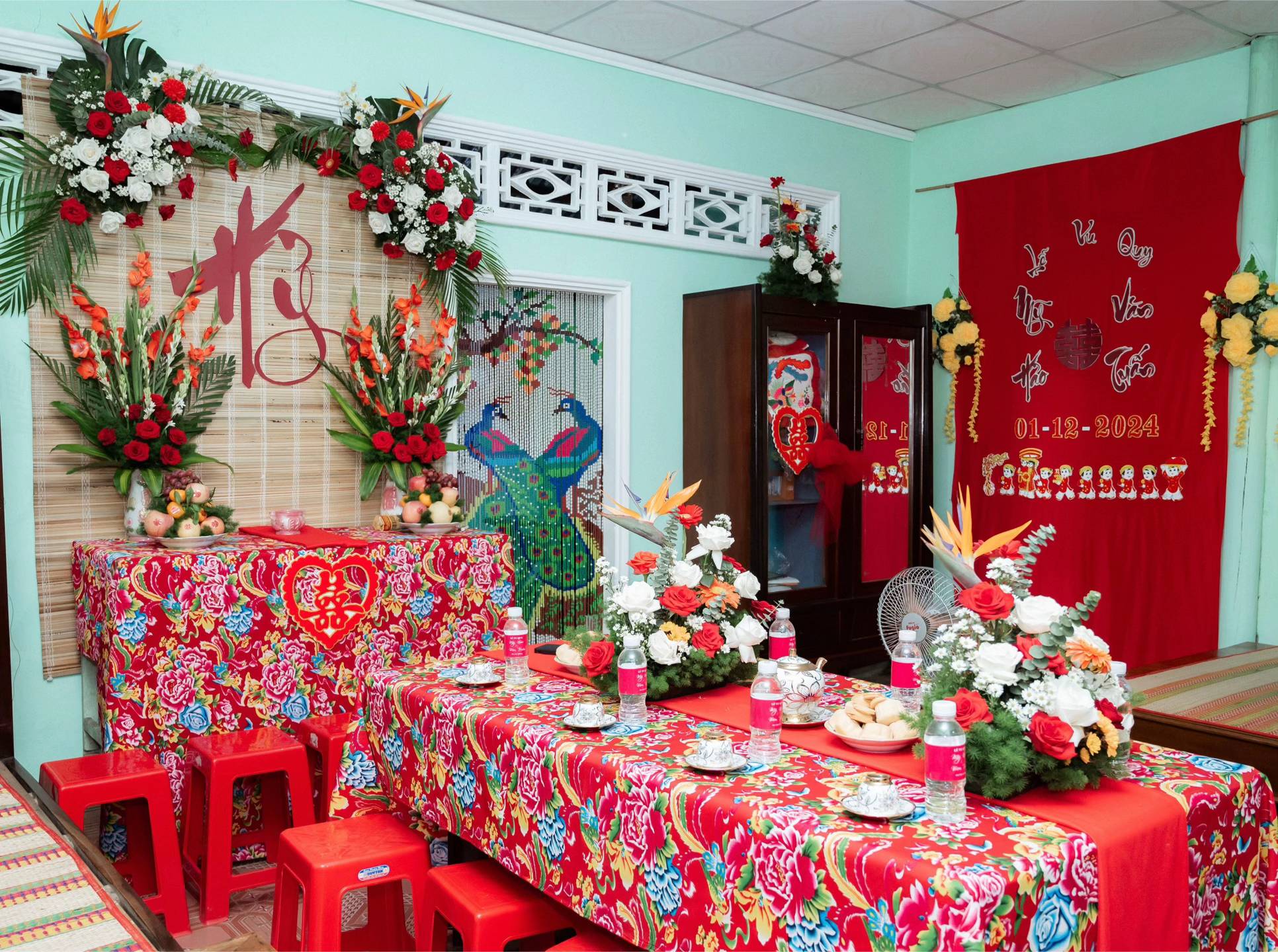Cô dâu miền Tây tự tay làm cổng cưới, trang trí hoa tươi từ trong ra ngoài: Đẹp mỹ mãn nhưng giá rẻ bất ngờ- Ảnh 16.