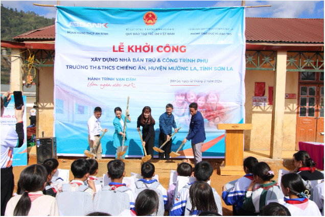 ABBANK thành công gây quỹ 1 tỷ đồng xây trường cho trẻ em vùng cao- Ảnh 2.