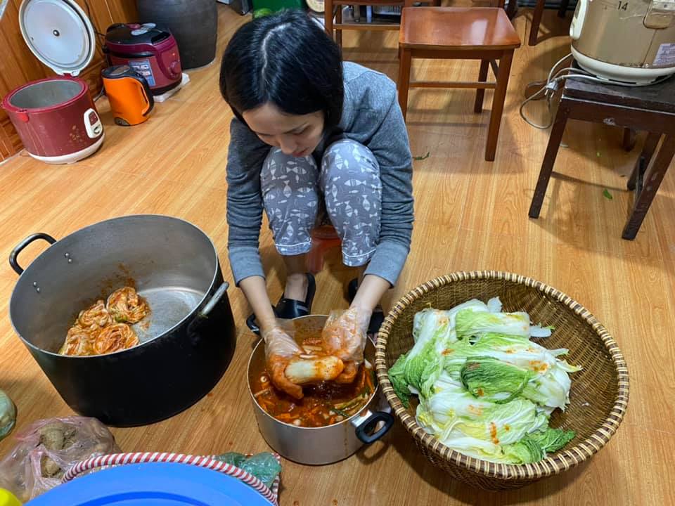 Tiểu thư Hà thành 10 năm lấy chồng cầu thủ