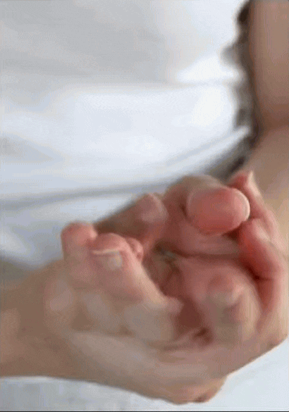 Làn da tay của bà và bí quyết dưỡng mà tôi học được từ đôi bàn tay nhiều nếp nhăn ấy- Ảnh 2.