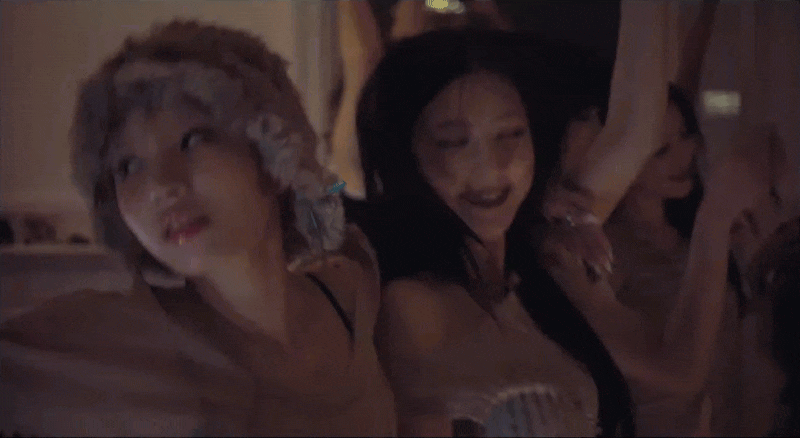 Nhóm nữ ám ảnh với đạo nhái- Ảnh 1. Nhóm nữ ám ảnh với đạo nhái- Ảnh 1.