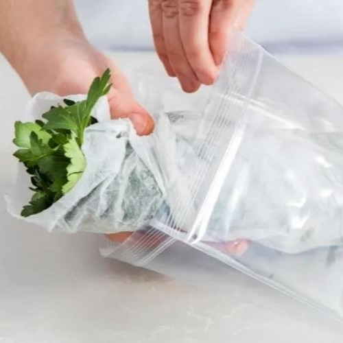 Chỉ một miếng khăn giấy – rau củ trong tủ lạnh vẫn “sống khỏe” cả tuần, không úa, không hỏng!- Ảnh 7.
Chỉ một miếng khăn giấy – rau củ trong tủ lạnh vẫn “sống khỏe” cả tuần, không úa, không hỏng!- Ảnh 7.