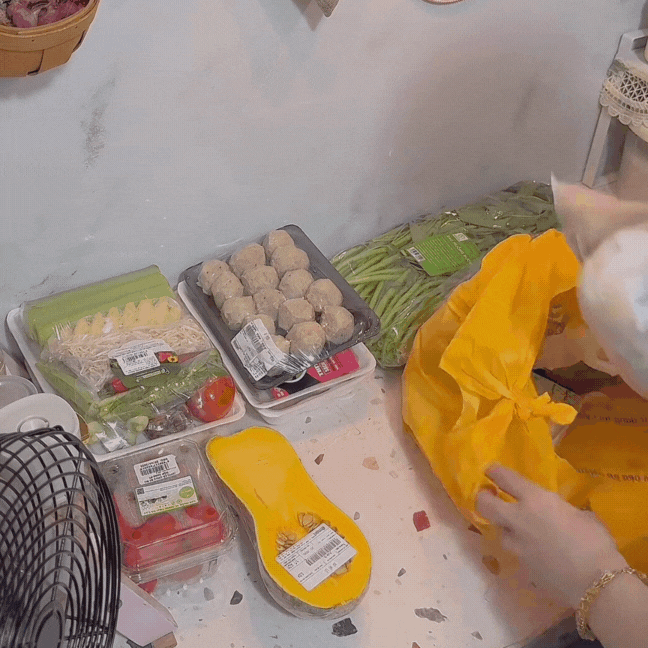 Chỉ một miếng khăn giấy – rau củ trong tủ lạnh vẫn “sống khỏe” cả tuần, không úa, không hỏng!- Ảnh 1.
Chỉ một miếng khăn giấy – rau củ trong tủ lạnh vẫn “sống khỏe” cả tuần, không úa, không hỏng!- Ảnh 1.