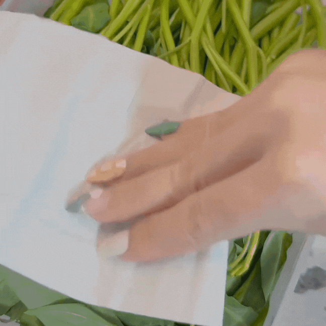 Chỉ một miếng khăn giấy – rau củ trong tủ lạnh vẫn “sống khỏe” cả tuần, không úa, không hỏng!- Ảnh 4.
Chỉ một miếng khăn giấy – rau củ trong tủ lạnh vẫn “sống khỏe” cả tuần, không úa, không hỏng!- Ảnh 4.