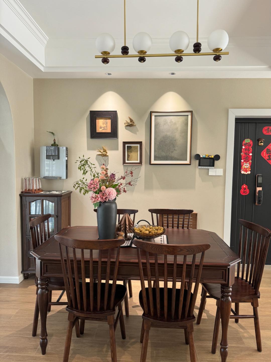 Sống một mình trong căn hộ 101m² suốt 5 năm, người phụ nữ khiến ai cũng bất ngờ vì nhà sạch như mới- Ảnh 4.