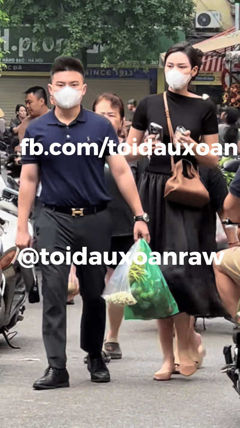 HOT: Hoa hậu Đỗ Hà bị "tóm dính" lộ diện bên bạn trai, hành động của thiếu gia giữa chợ thành tâm điểm- Ảnh 1. HOT: Hoa hậu Đỗ Hà bị "tóm dính" lộ diện bên bạn trai, hành động của thiếu gia giữa chợ thành tâm điểm- Ảnh 1.