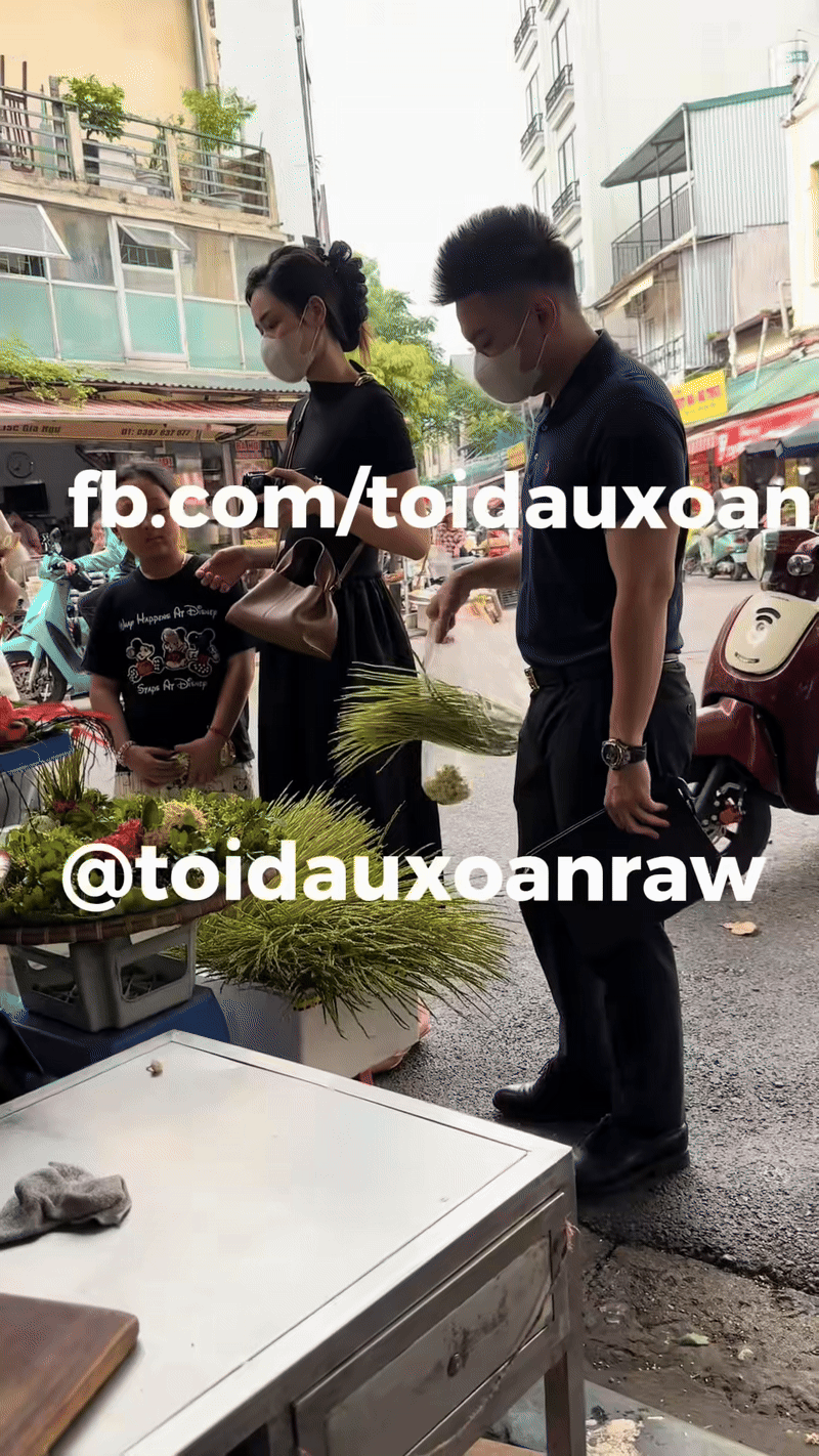 HOT: Hoa hậu Đỗ Hà bị "tóm dính" lộ diện bên bạn trai, hành động của thiếu gia giữa chợ thành tâm điểm- Ảnh 2. HOT: Hoa hậu Đỗ Hà bị "tóm dính" lộ diện bên bạn trai, hành động của thiếu gia giữa chợ thành tâm điểm- Ảnh 2.