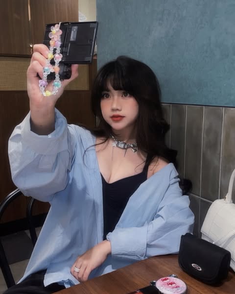 Hot girl vốn đã khá nổi tiếng từ lâu, và là một rapper kiêm KOL Hot girl vốn đã khá nổi tiếng từ lâu, và là một rapper kiêm KOL