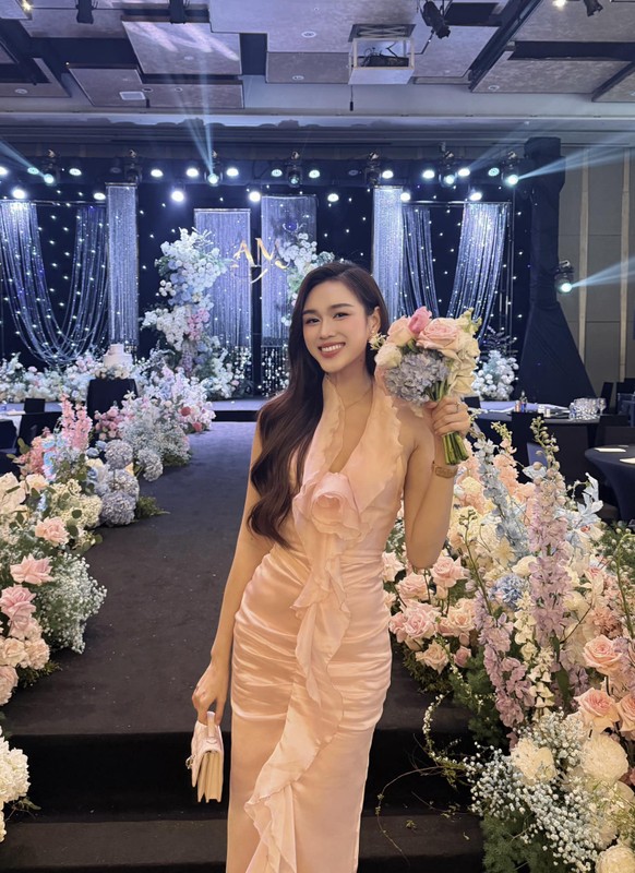 HOT: Hoa hậu Đỗ Hà bị "tóm dính" lộ diện bên bạn trai, hành động của thiếu gia giữa chợ thành tâm điểm- Ảnh 8. HOT: Hoa hậu Đỗ Hà bị "tóm dính" lộ diện bên bạn trai, hành động của thiếu gia giữa chợ thành tâm điểm- Ảnh 8.